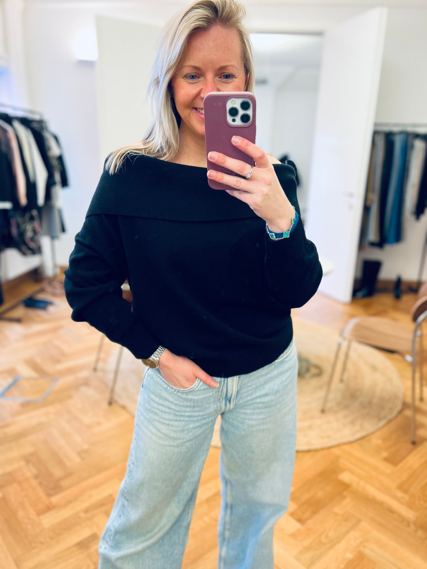 Sawasw Sweater