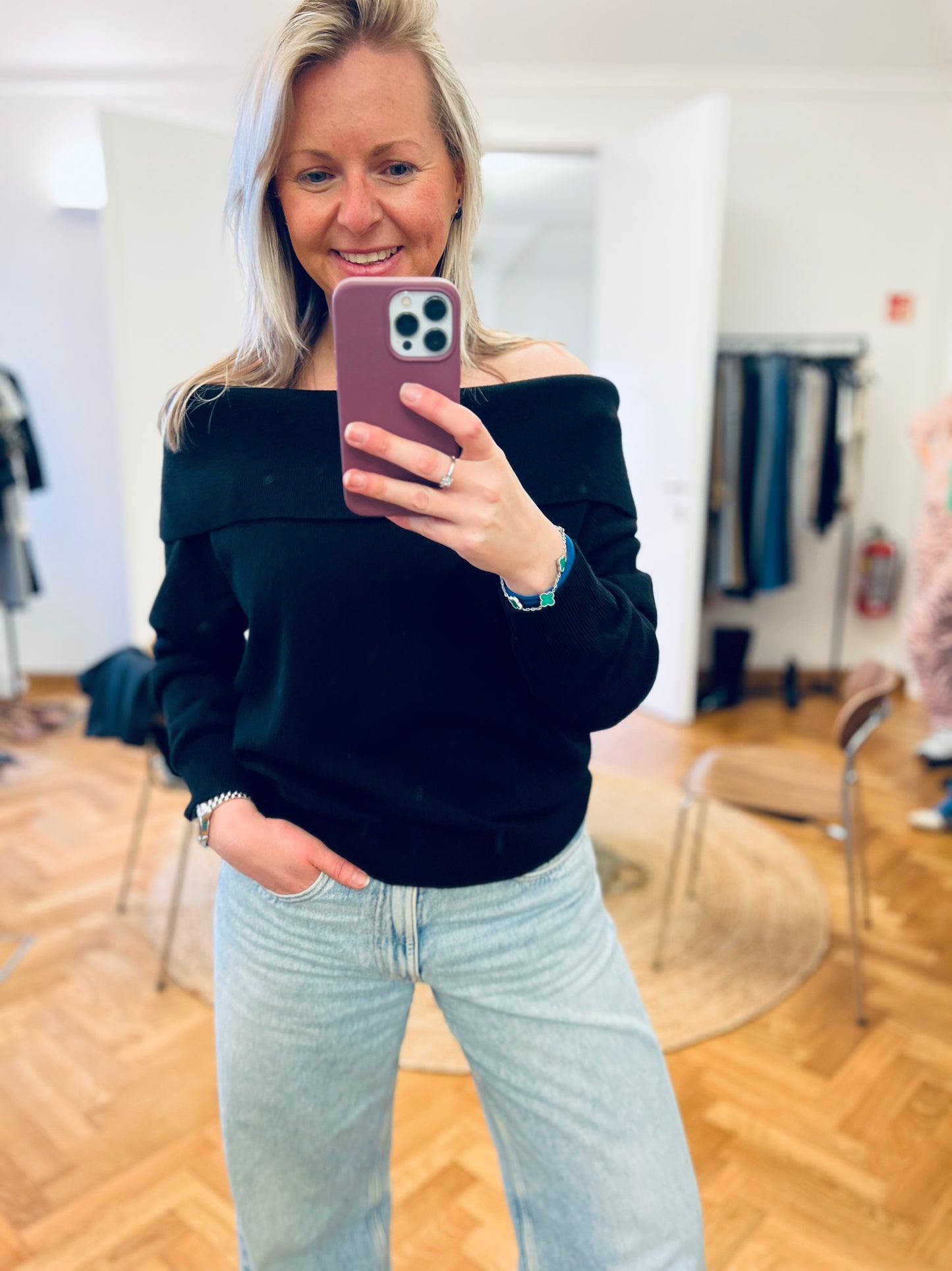 Sawasw Sweater