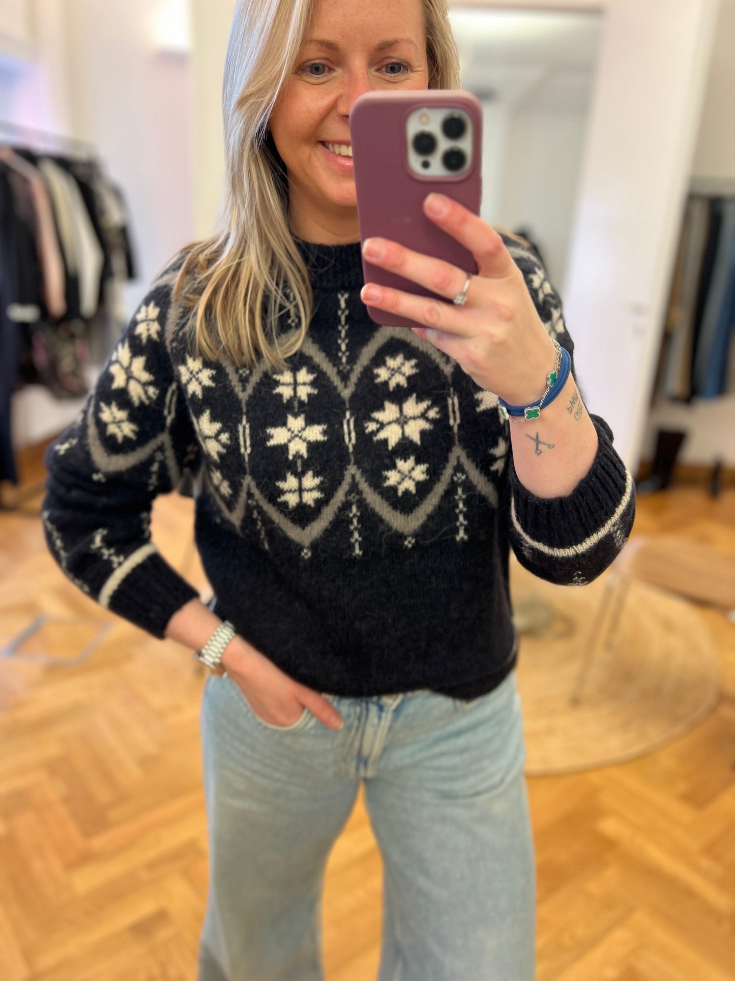 Ainasw Sweater