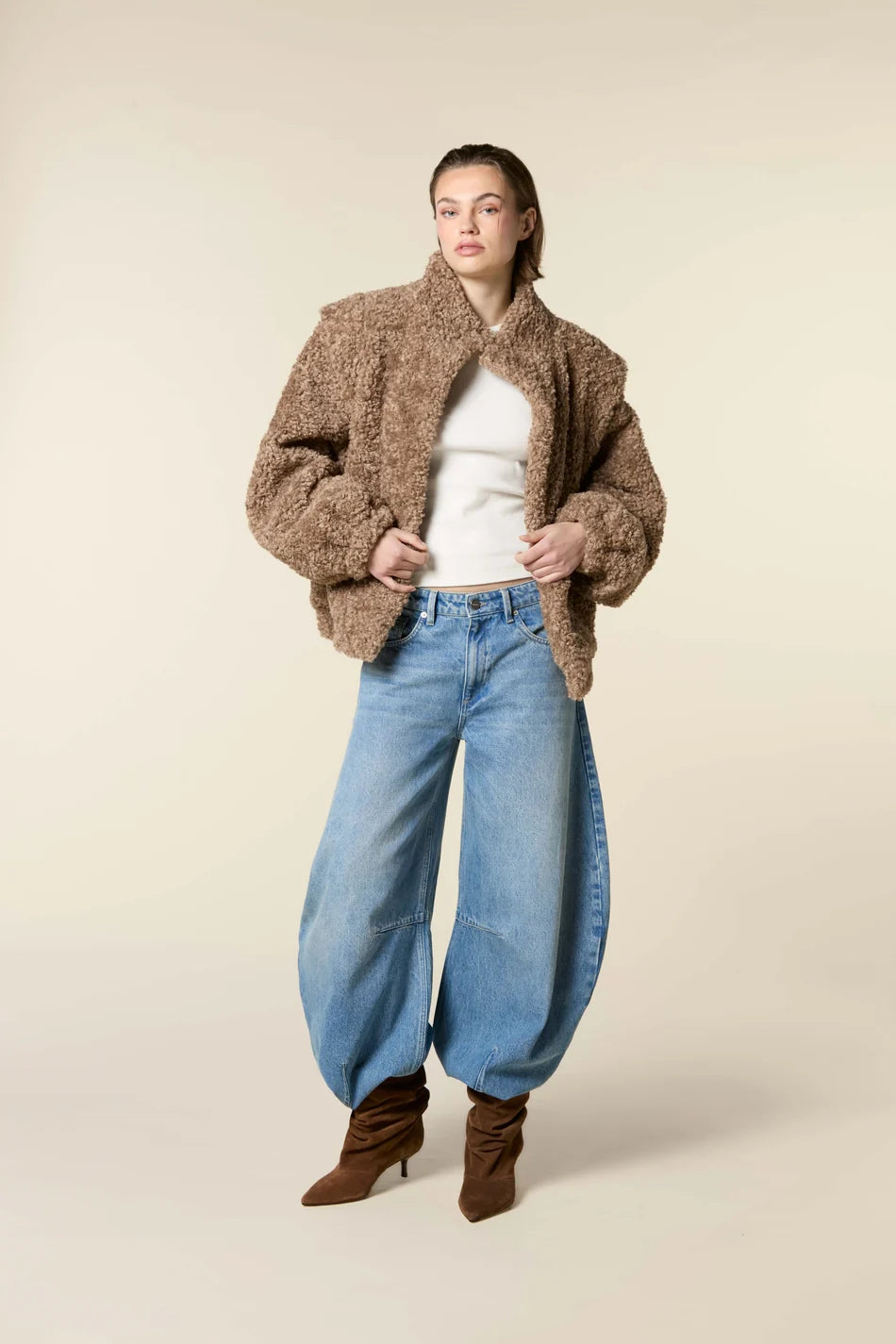 Jimi Mid Waist Barrel Jeans With Darts Vintage Wash