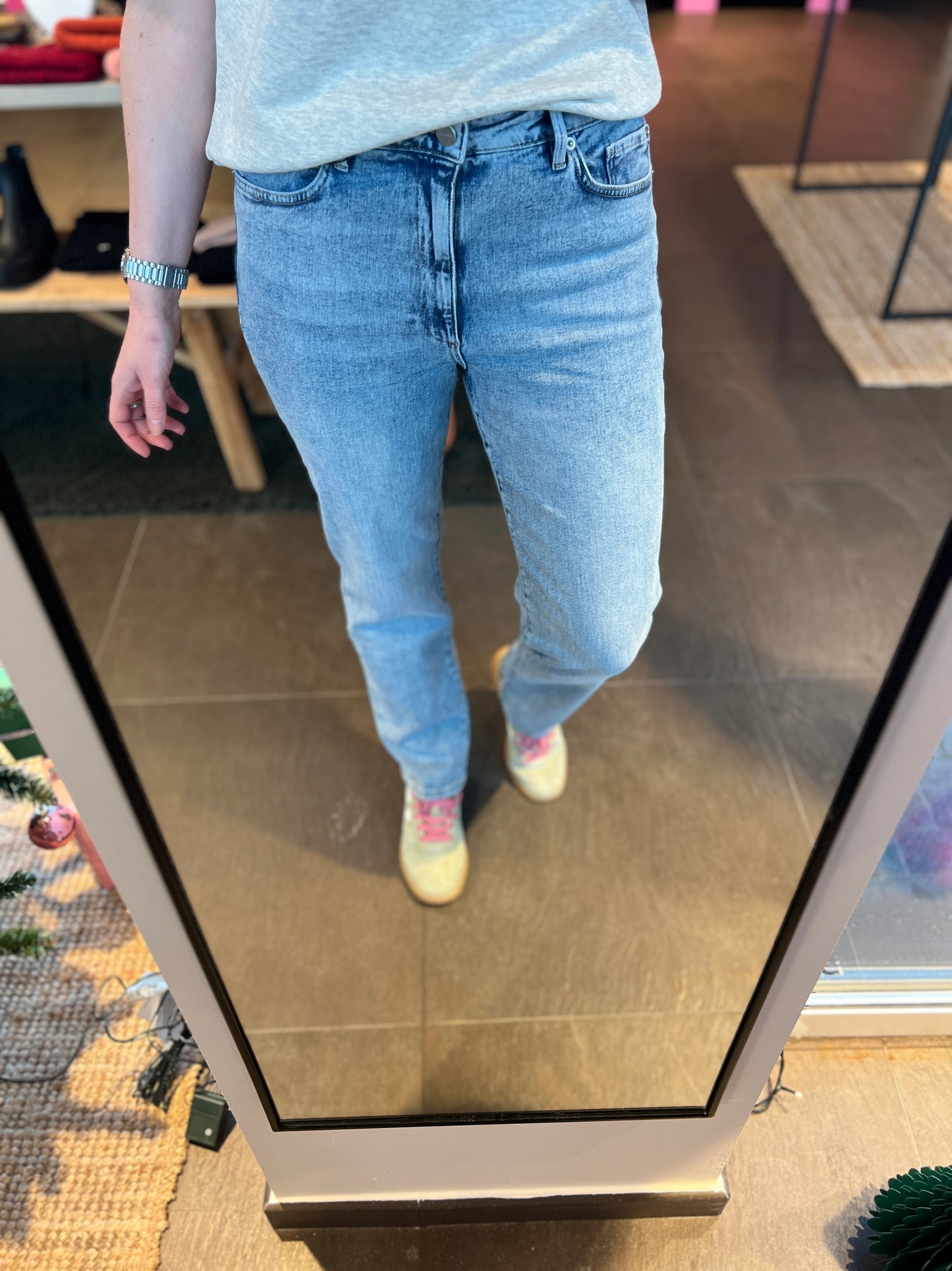 Scotti Relaxed Straight Jeans Mid Wash
