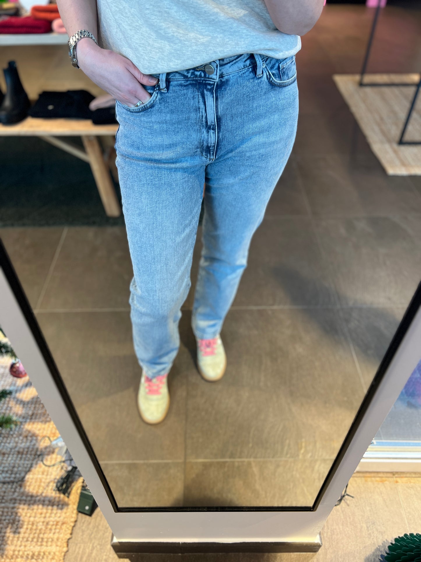 Scotti Relaxed Straight Jeans Mid Wash