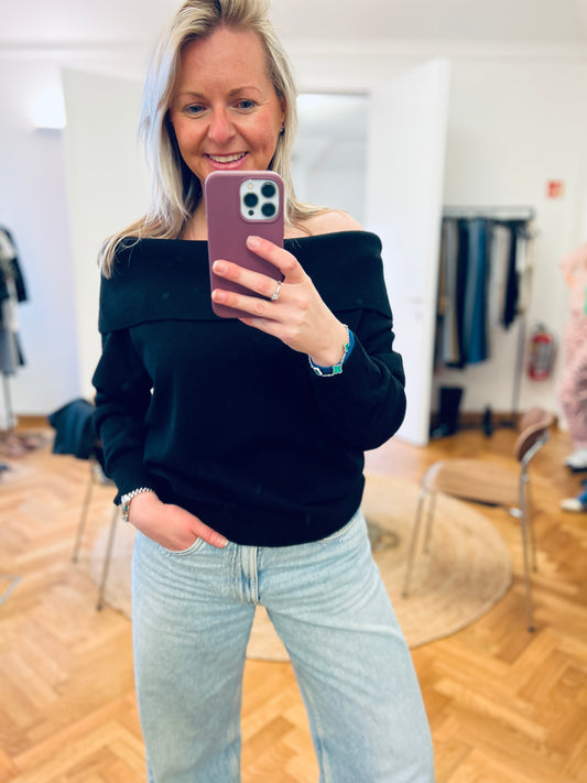 Sawasw Sweater