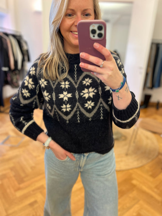 Ainasw Sweater
