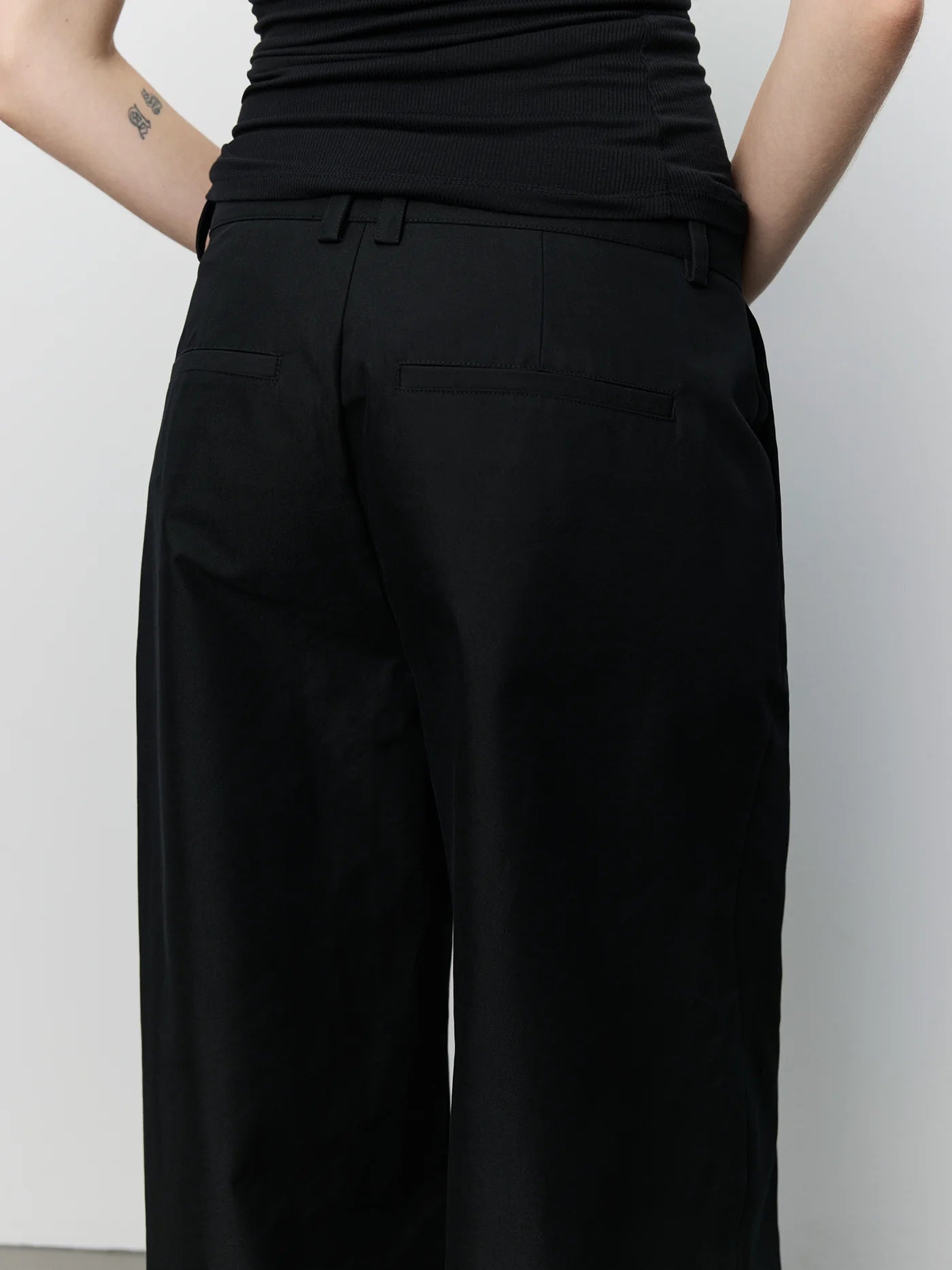 Louanasw Pleated Hem Trousers
