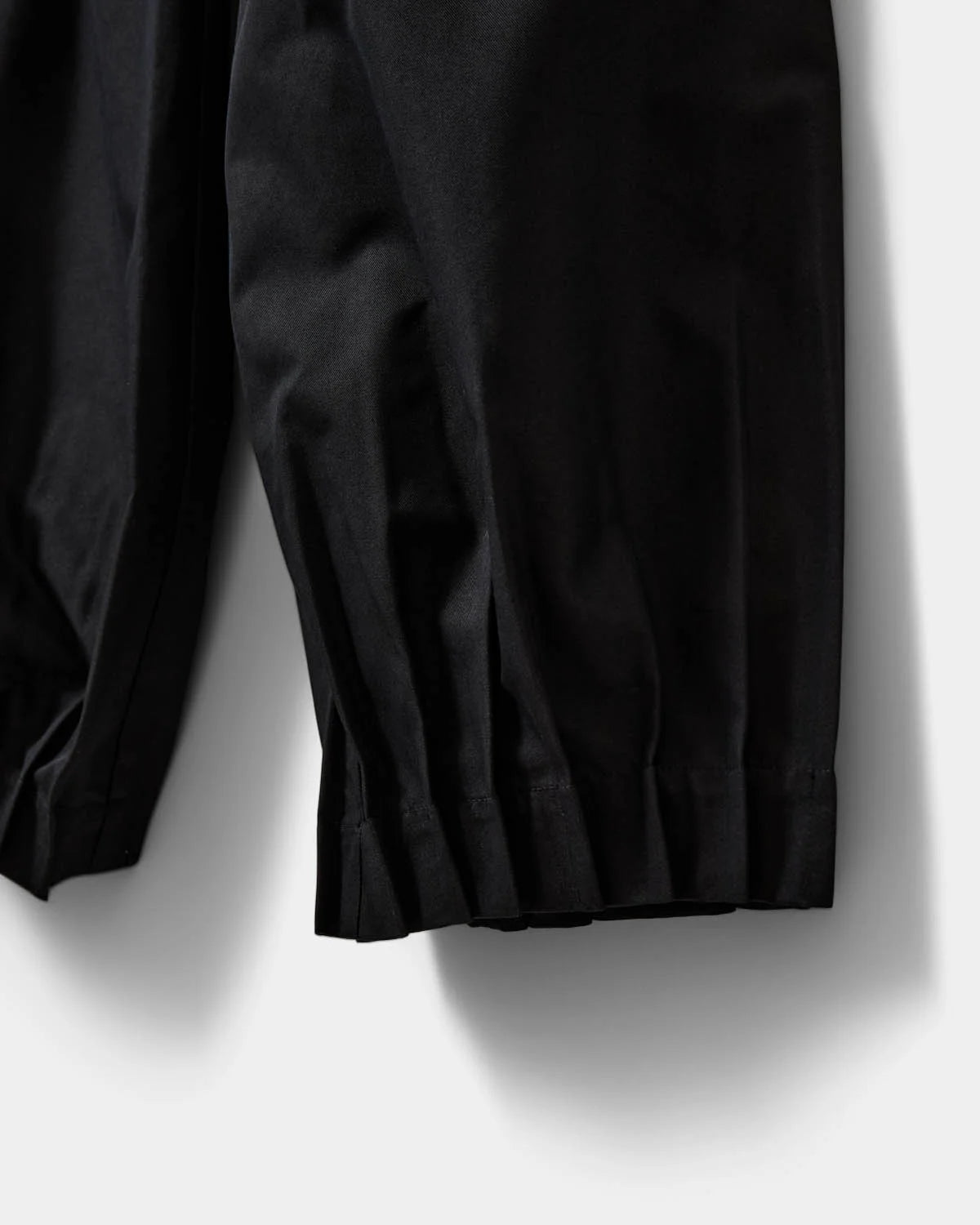 Louanasw Pleated Hem Trousers